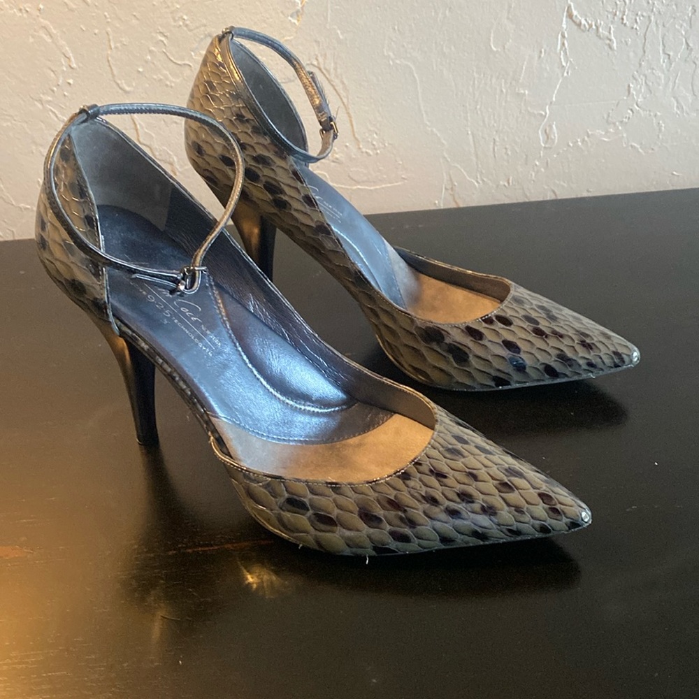 Kenneth Cole New York High Heels . Size 8.5.